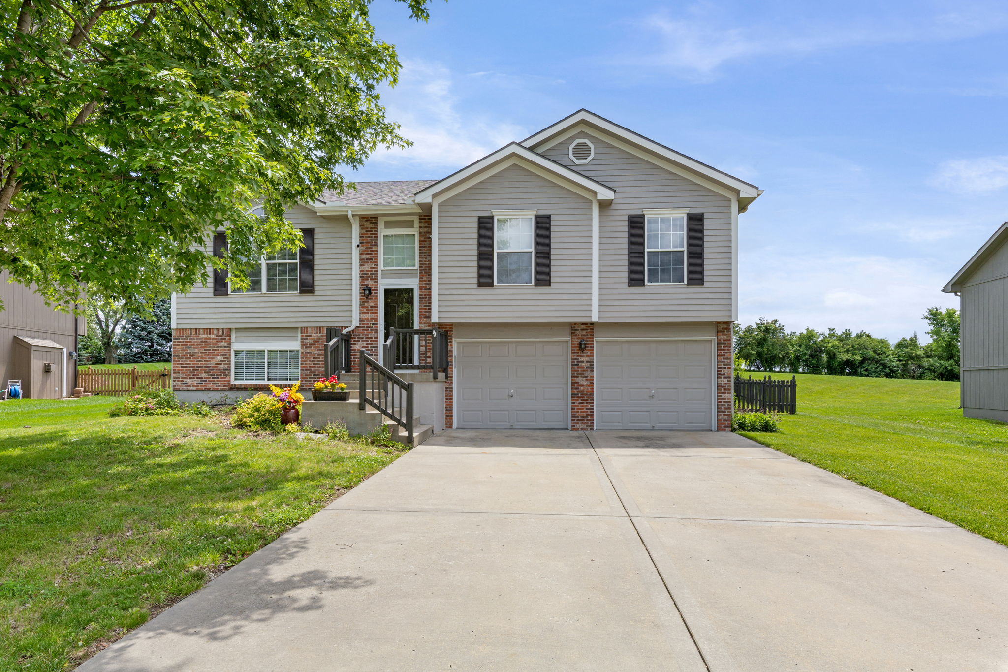 Front exterior of 6819 NE 113th Terrace in the Meadows of Auburndale, Kansas City, MO 64156