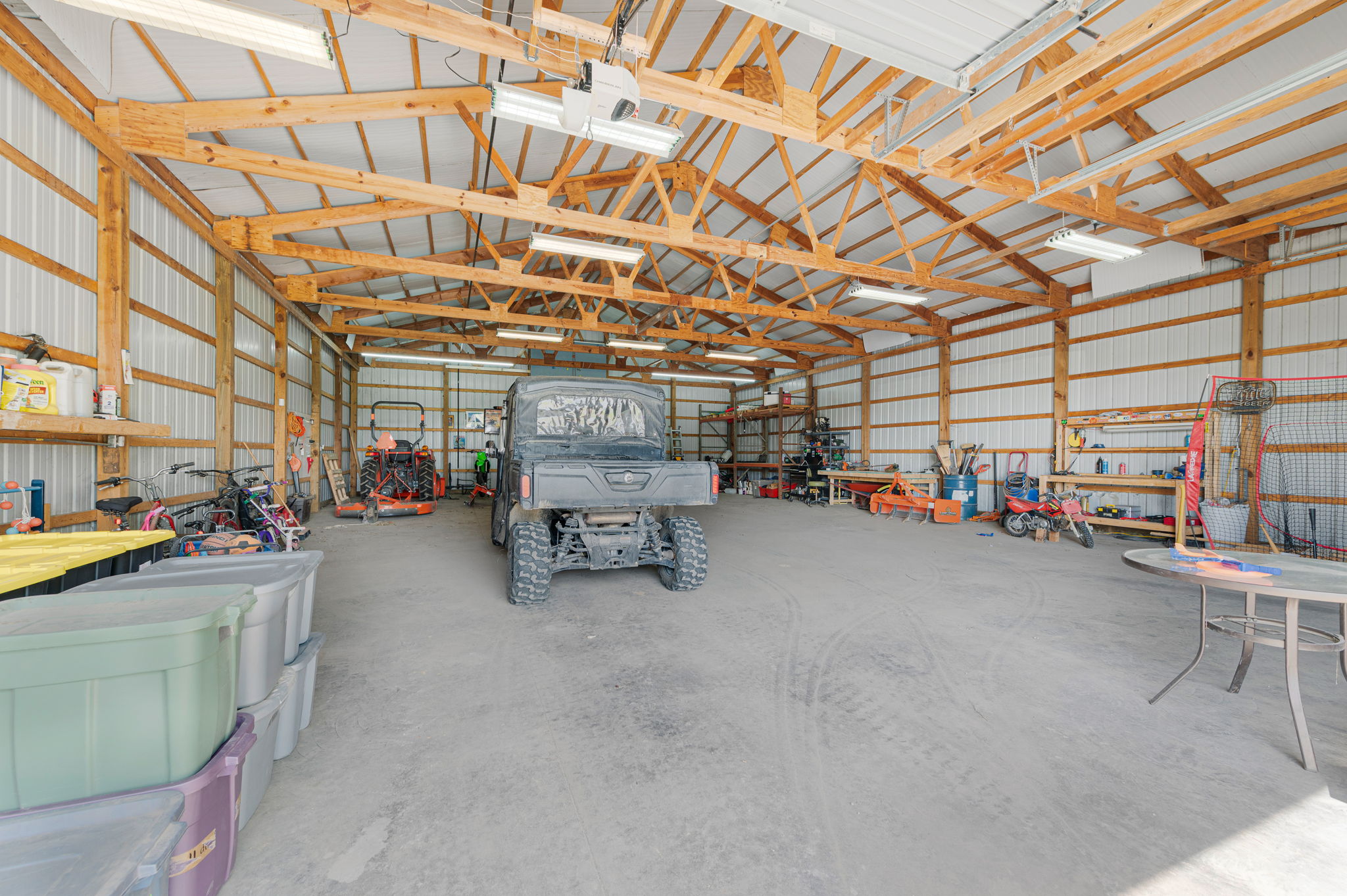 40×60 outbuilding, already wired with a 220 hookup