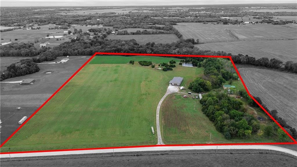 Aerial photo outlining the full 26 acres at 114 SW 1451 Road, Holden, MO