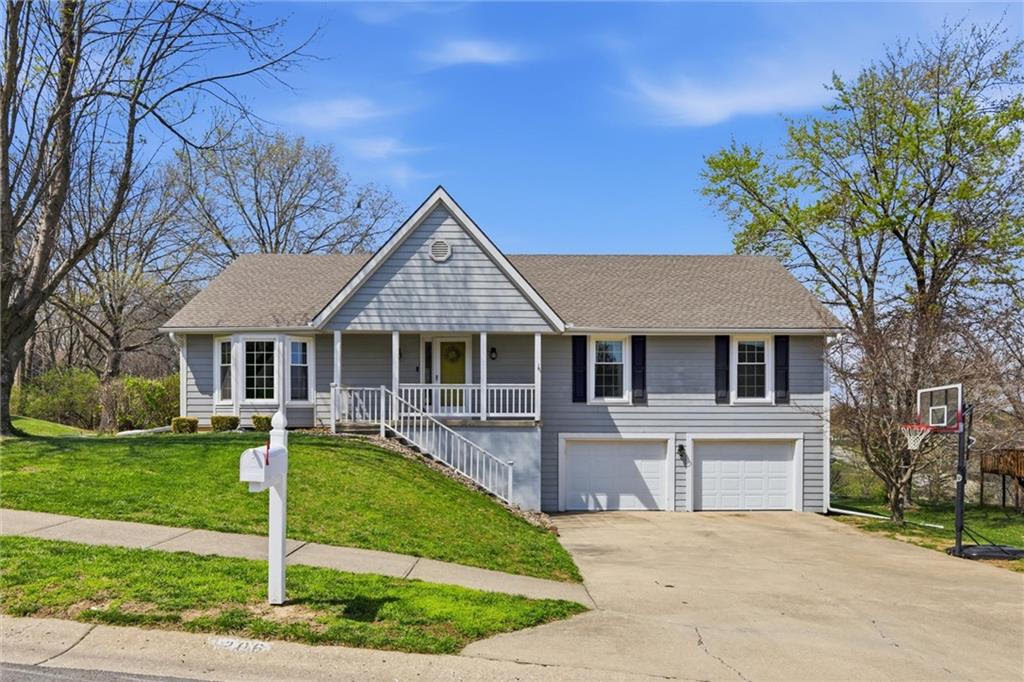Front exterior of 1206 Campbell Street, a raised ranch in the Northpoint subdivision of Liberty, MO