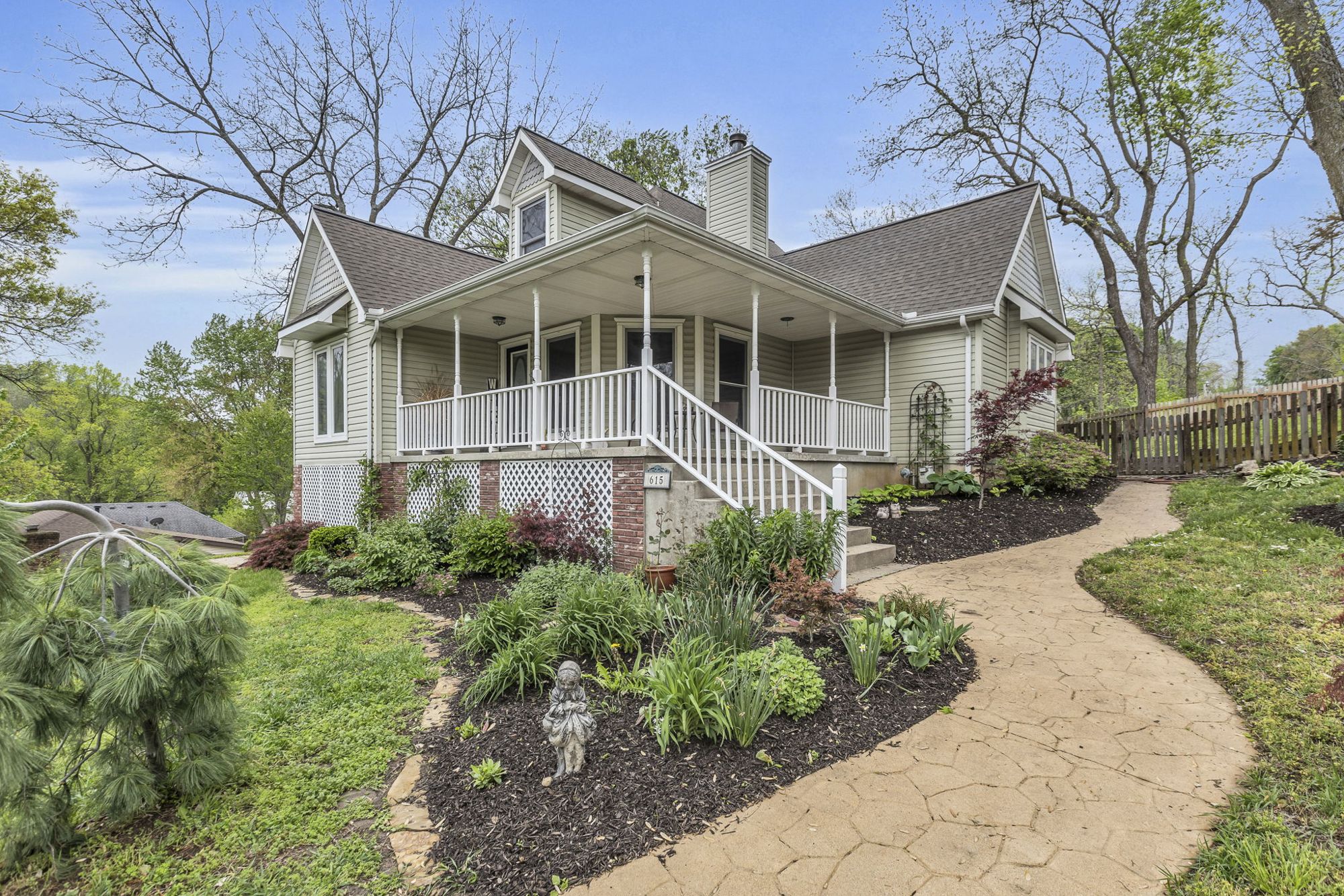 Front exterior of 615 Cherry Street, Weston, MO