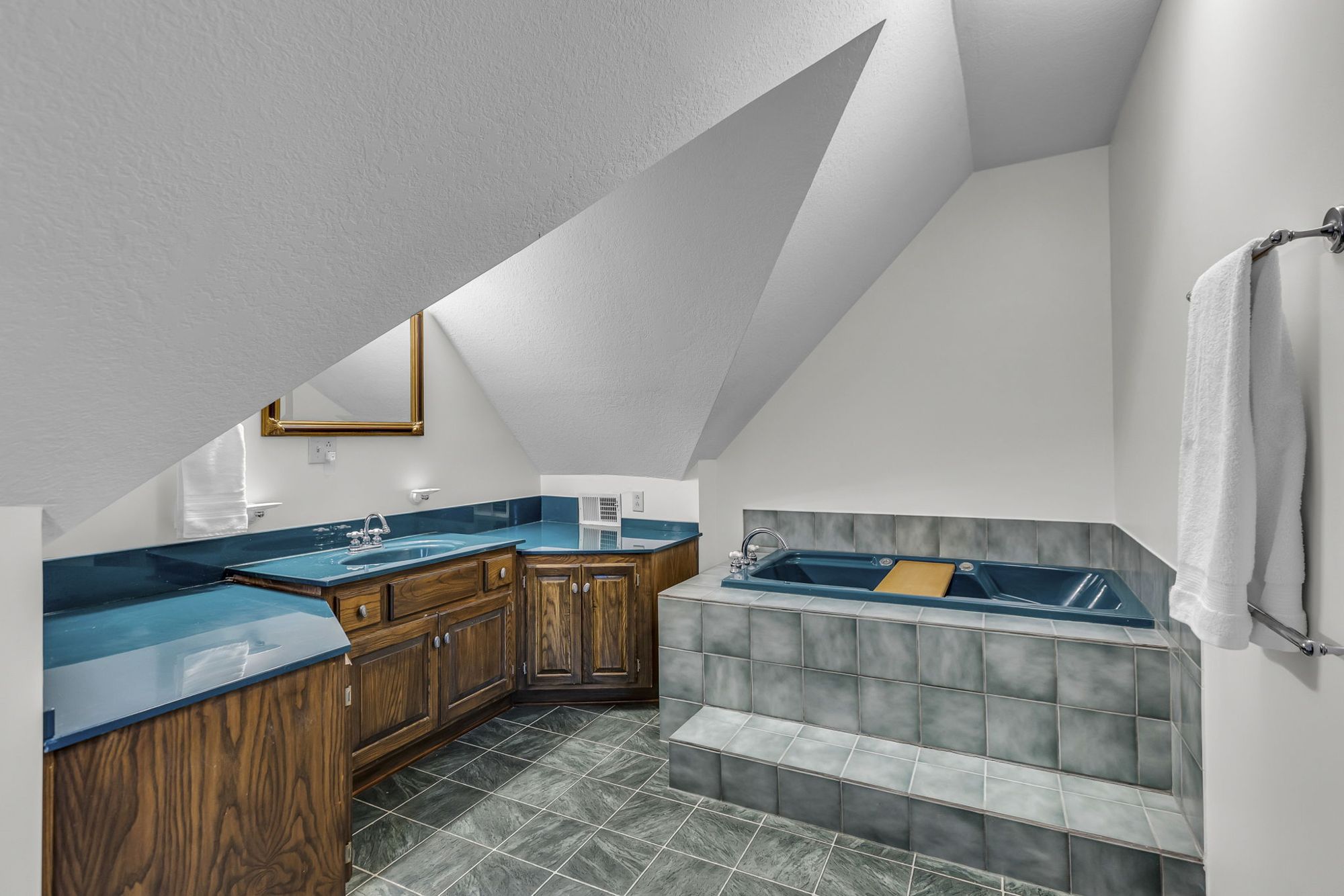 Upstairs full bath at 615 Cherry Street, Weston, MO