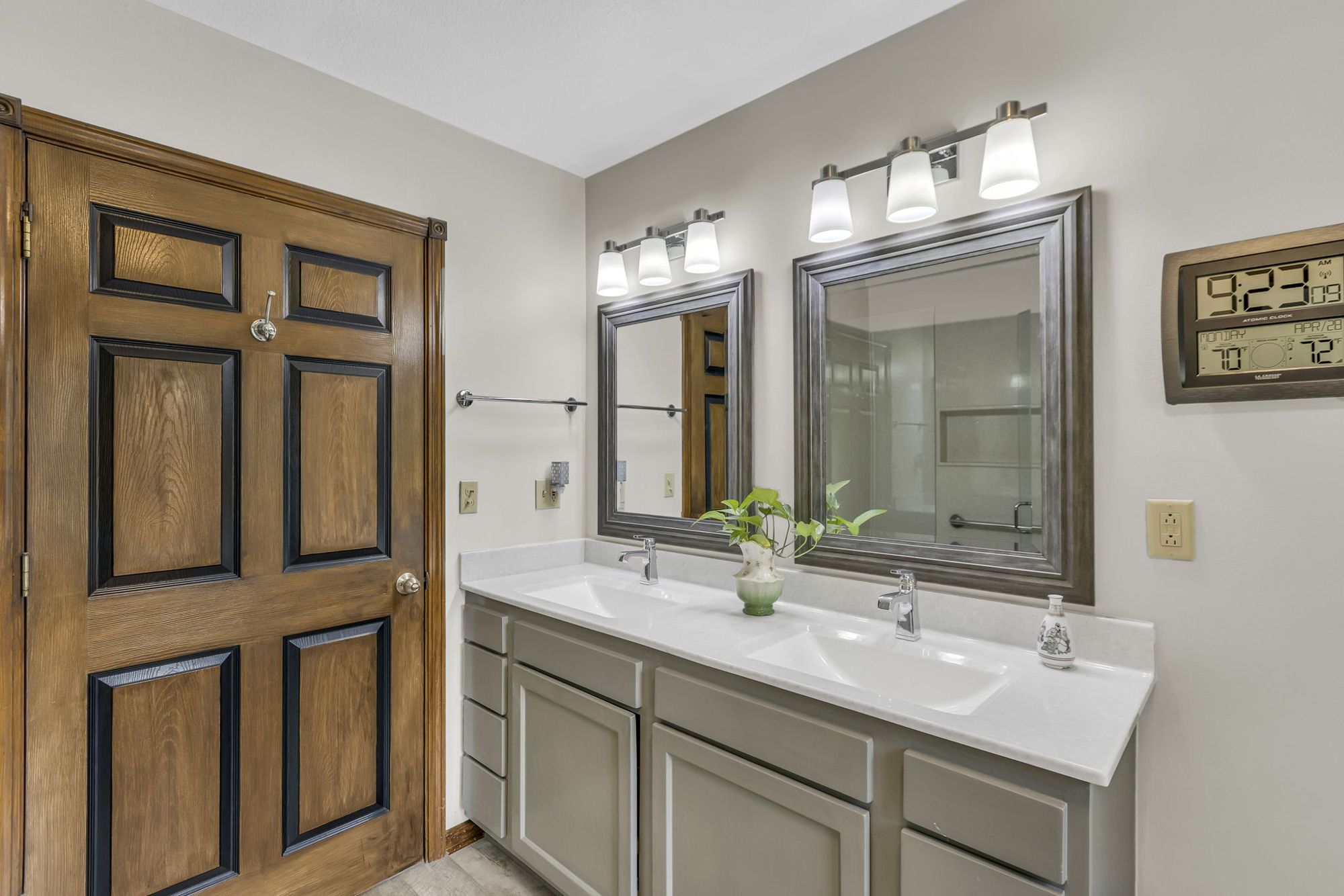 Main bath at 615 Cherry Street, Weston, MO