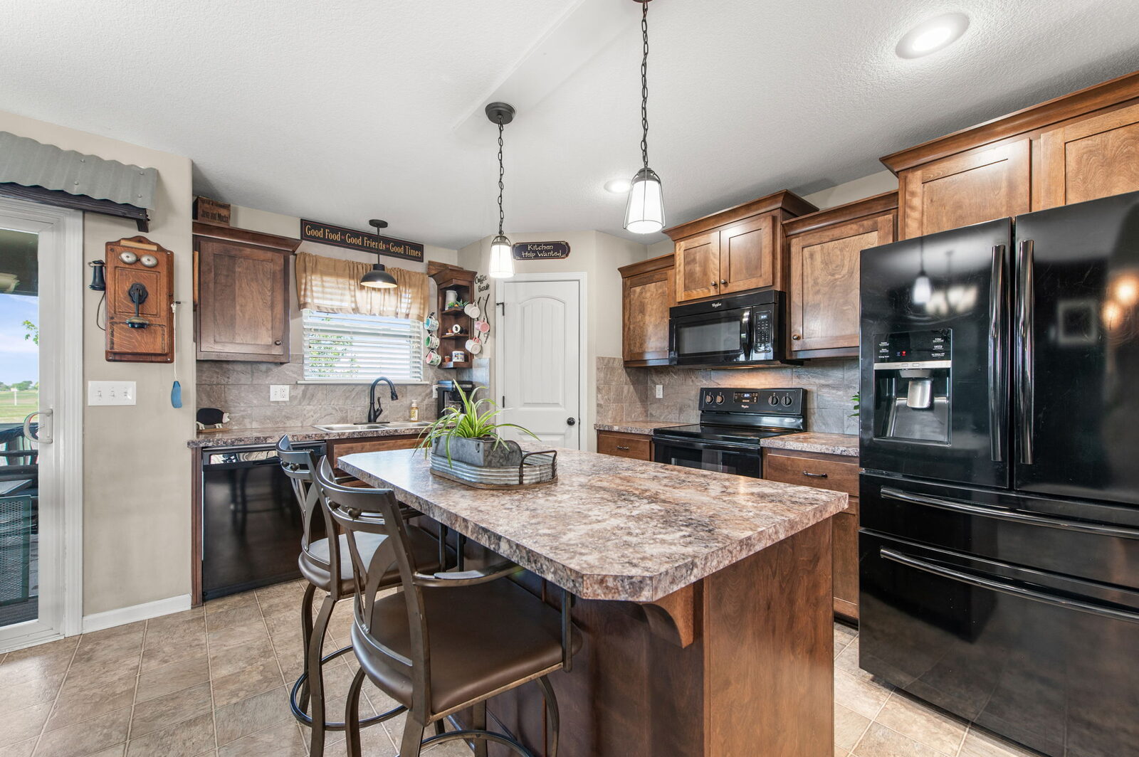 Eat-in kitchen with island and stained cabinets at 19204 Corbyn Lane, Smithville, MO