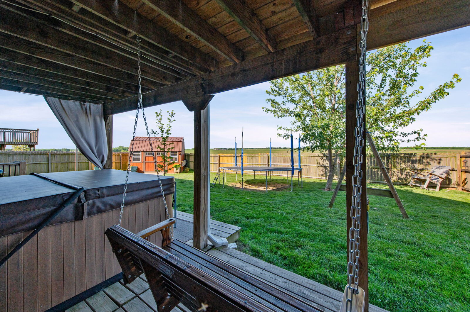 Covered deck at 19204 Corbyn Lane, Smithville, MO