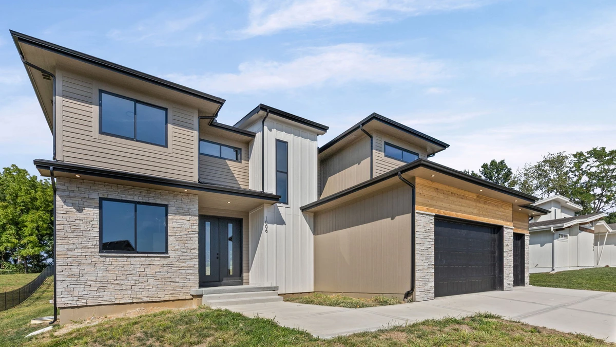 Exterior of 1006 Meadowbrook Drive in Dovecott, Kearney, Missouri