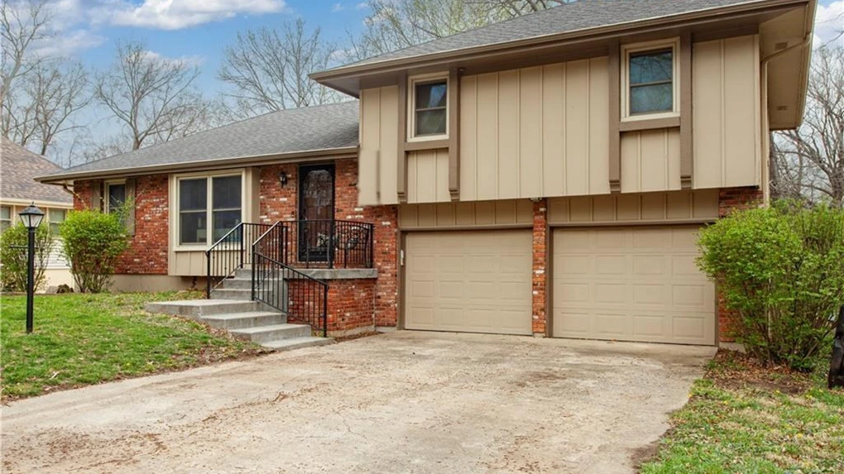 Front exterior of the Wilshire Estates home in Josh's Liberty buyer case