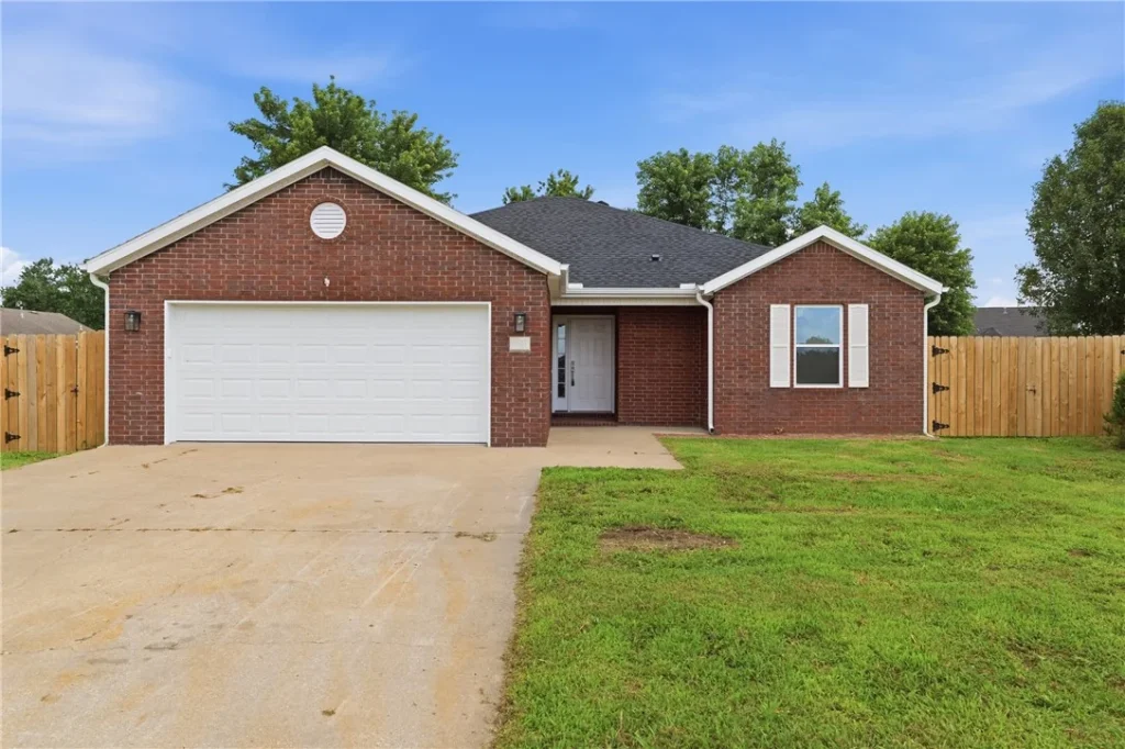 Street view of closed home in Rogers
