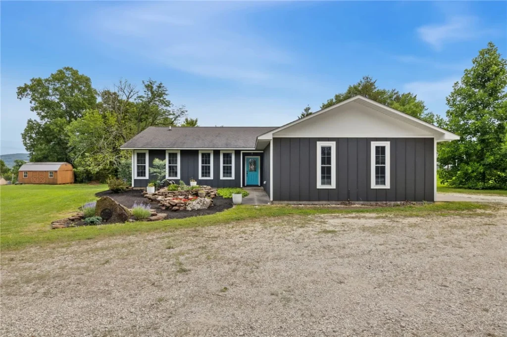 Fayetteville Arkansas home closed, street view