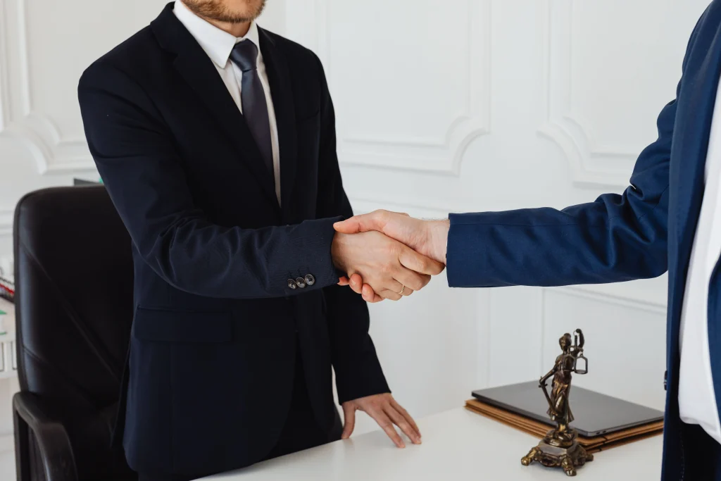 2 people shaking hands