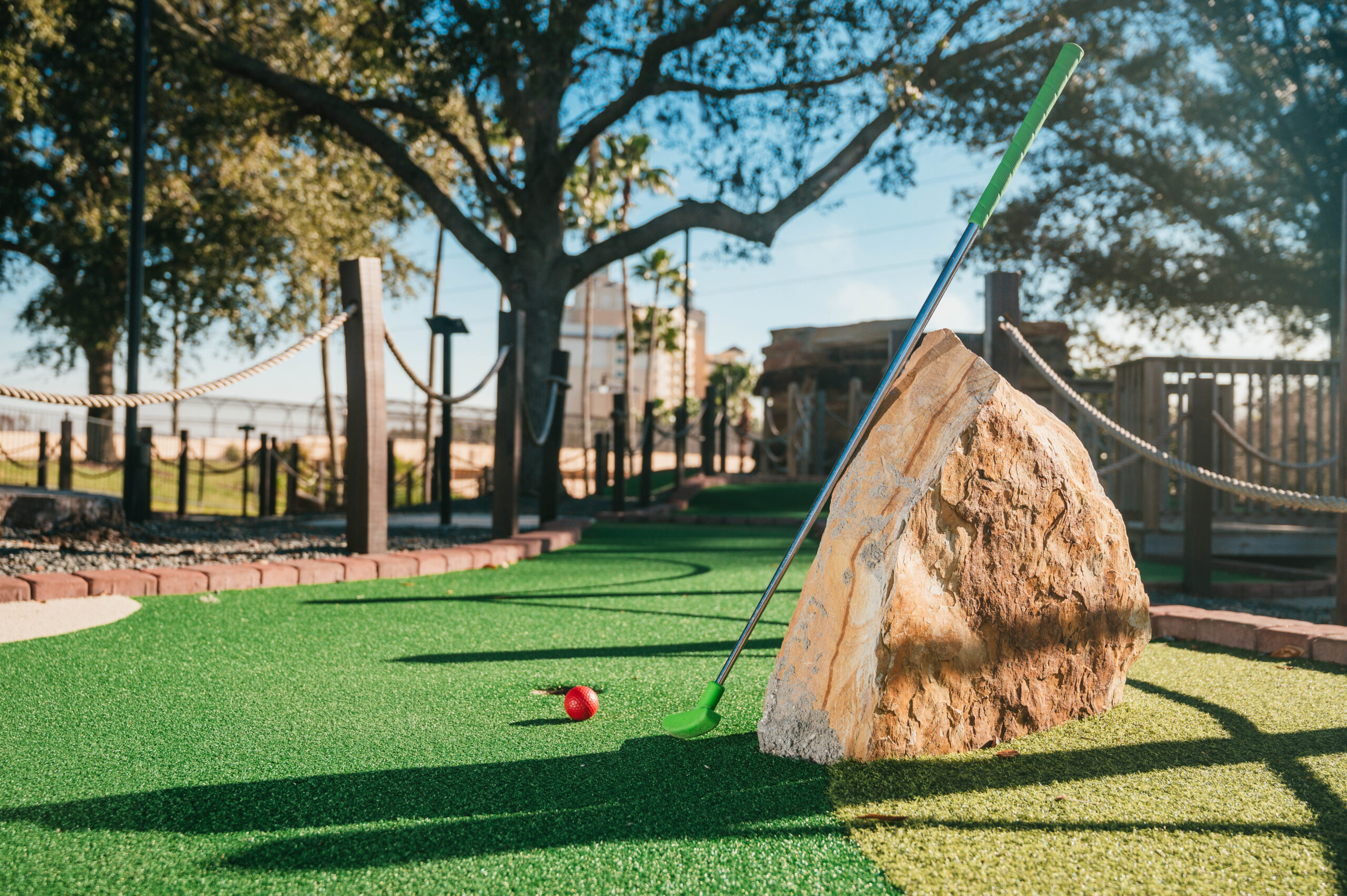 Mini golf amenity