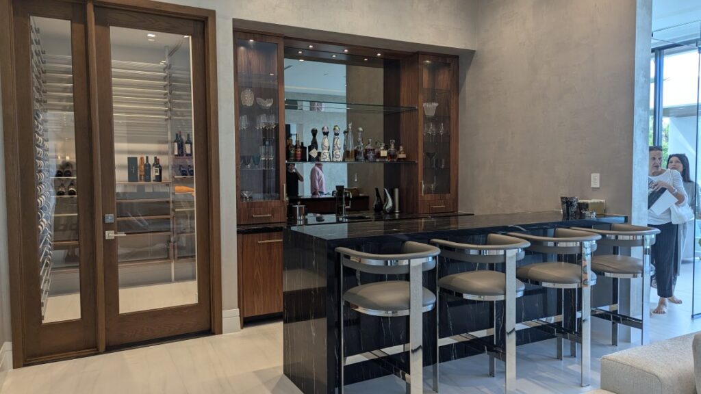 Bar and wine closet