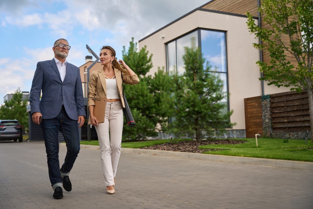 Luxury Real Estate Agents vs Non-Luxury Real Estate Agents What’s the Difference?