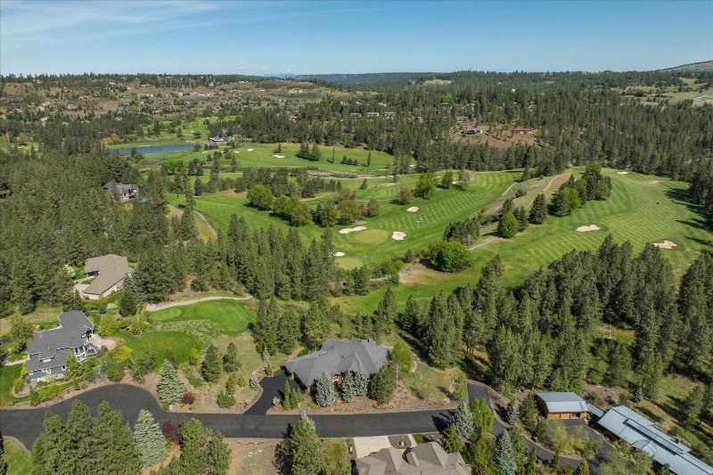 Country Club / Golfing