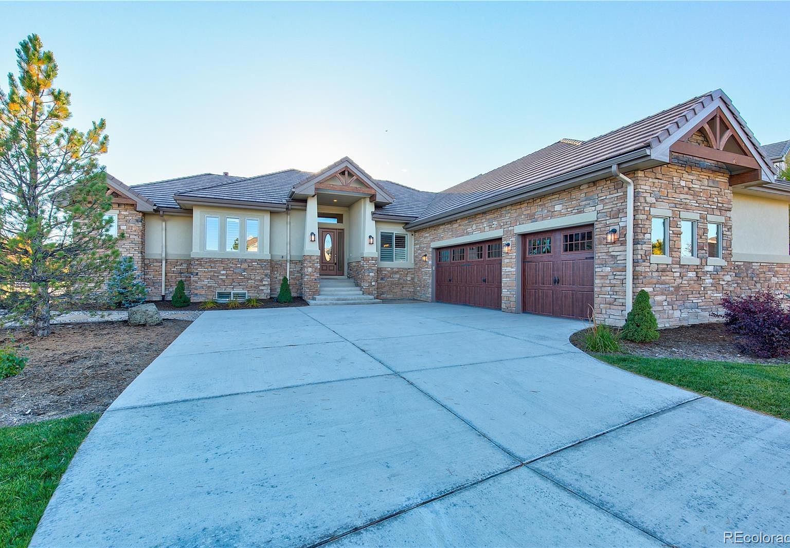 5561 Rim View Pl