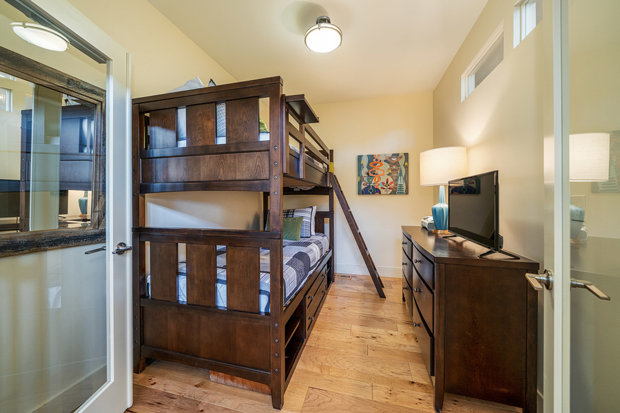 159 Porcupine Lane – Lookout Home