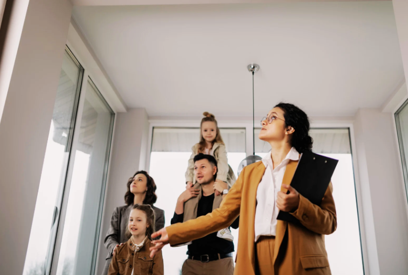 Top Bainbridge realtor helping homeowners sell their house.