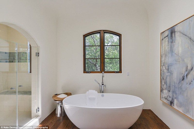 Steph-Curry-List-California-Home-Bathroom