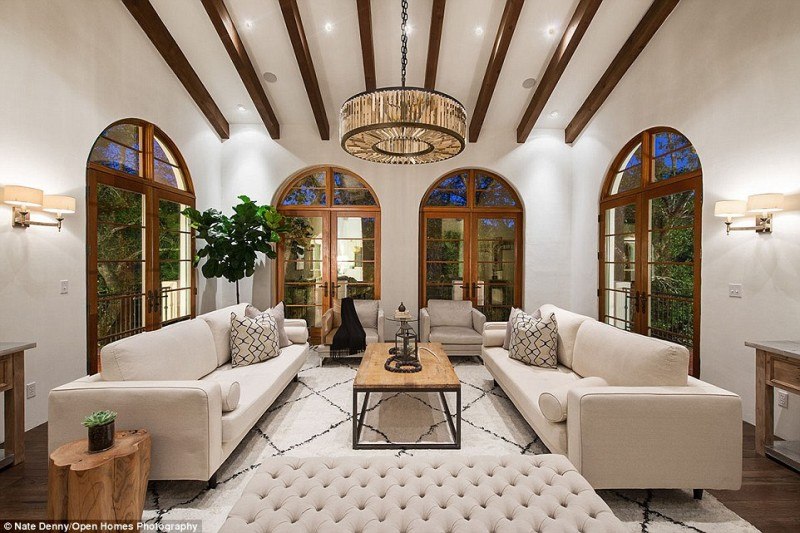 Steph-Curry-List-California-Home-Family-Room