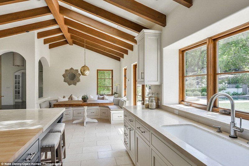 Steph-Curry-List-California-Home-Kitchen