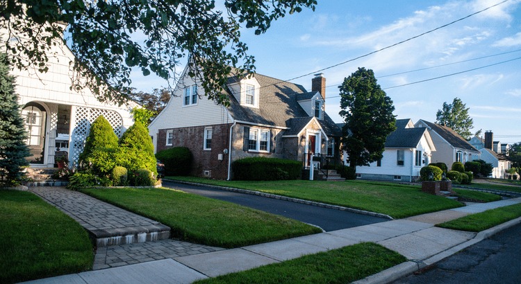 Is It Better To Rent or Buy a Home (1)