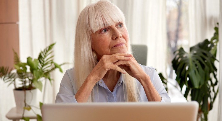 Should I Wait for Mortgage Rates To Come Down Before I Move (1)