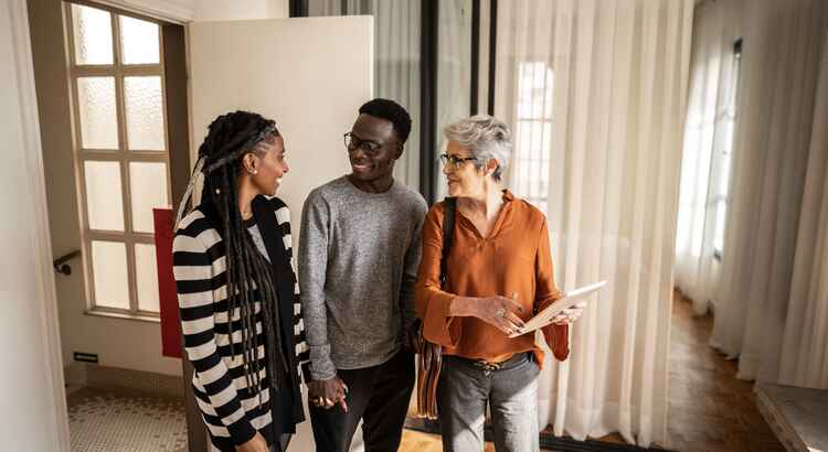 A Real Estate Agent Helps Take the Fear Out of the Market 1
