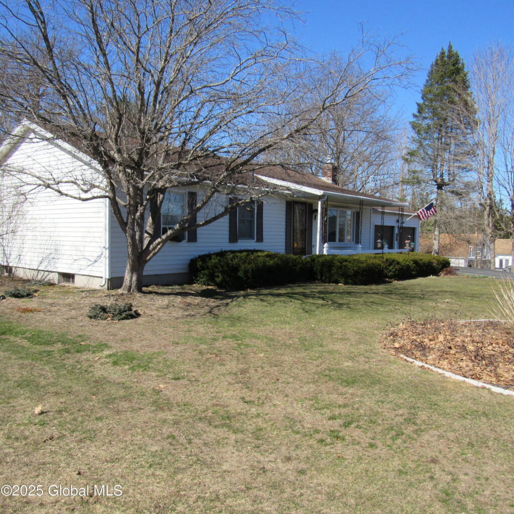 Charming Ranch in Mayfield – Close to the Great Sacandaga lake