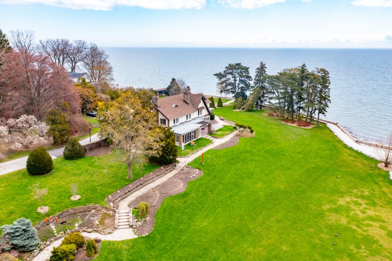 Top 5 Mistakes to Avoid When Selling Your Oakville Luxury Home