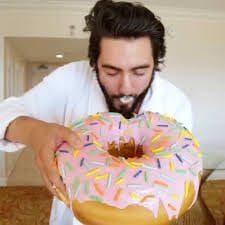 This Hotel Will Deliver a 10-pound Doughnut to Your Room 2
