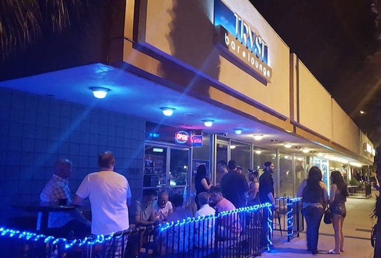 9 Great Dive Bars in the Desert 1