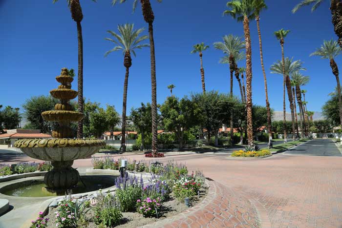 Las-Lagos-Indian-Wells