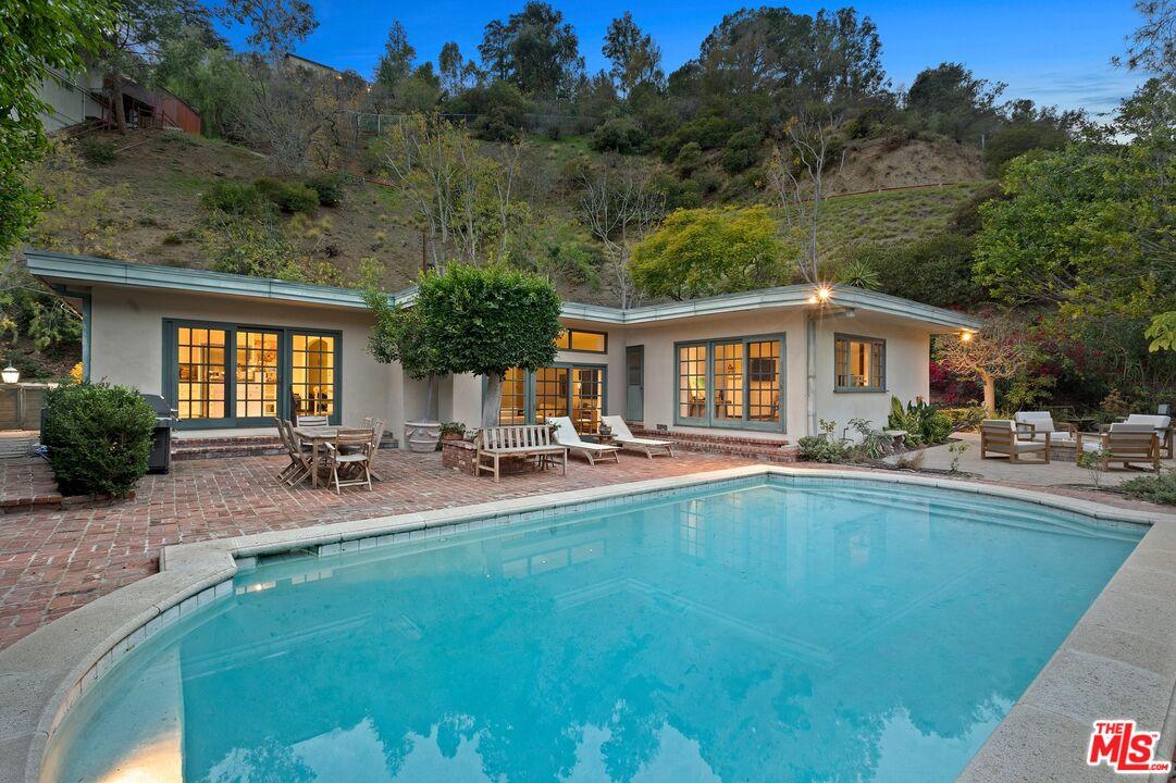 10216 Cielo Dr Featured Photo