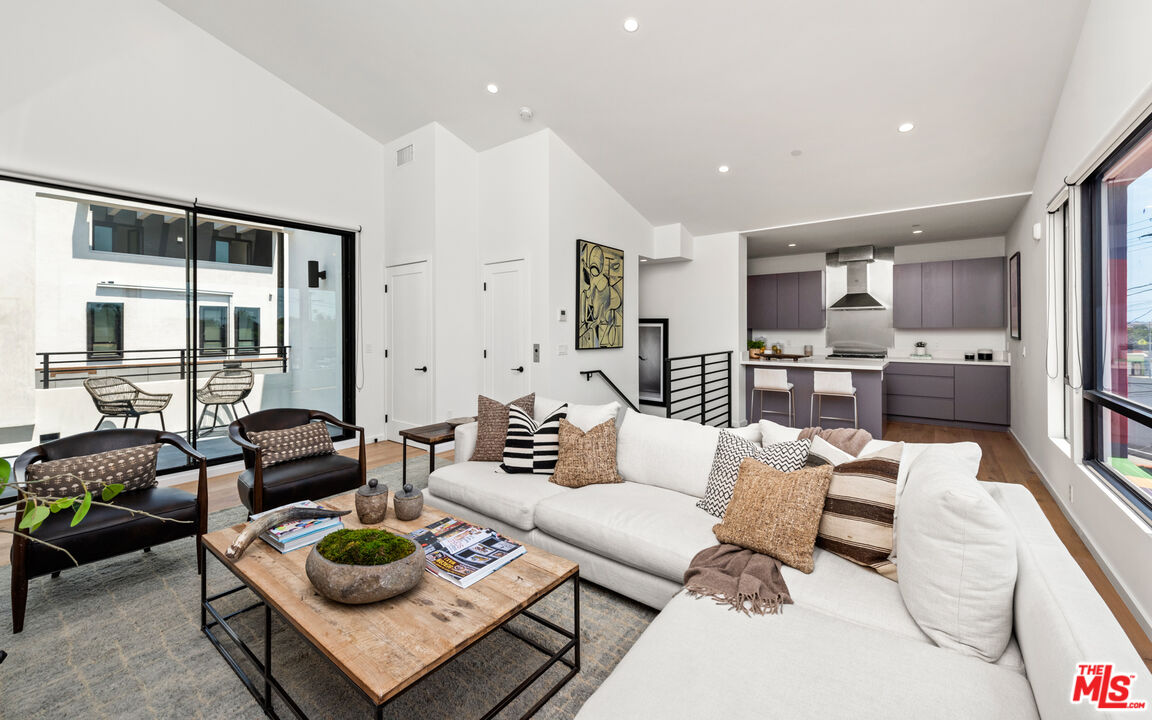 1176 Nelrose Ave Featured Photo