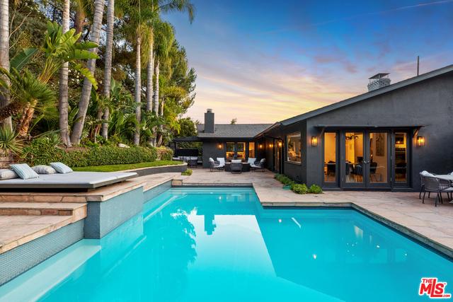 1744 N Doheny Dr Featured Photo
