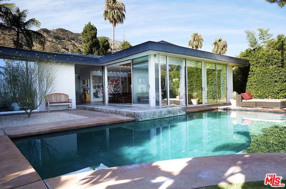 2613 Lake Hollywood Dr Featured Photo