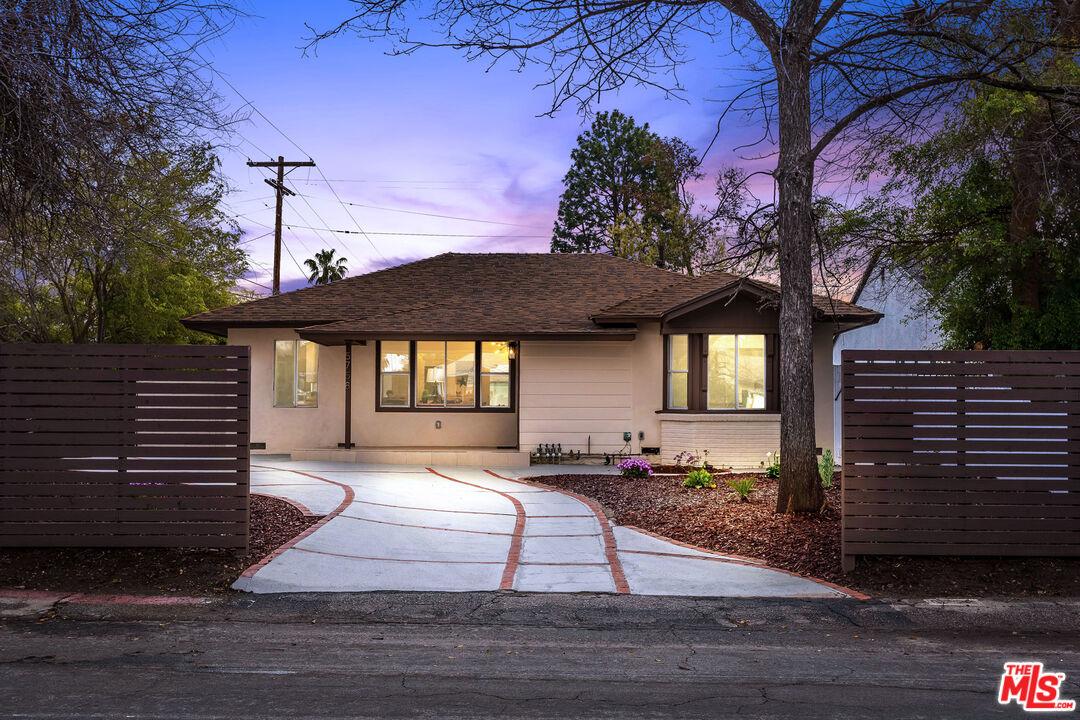 5758 Vesper Ave Featured Photo