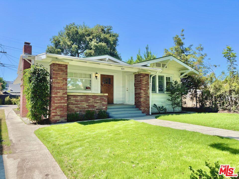 607 N Manhattan Pl Featured Photo
