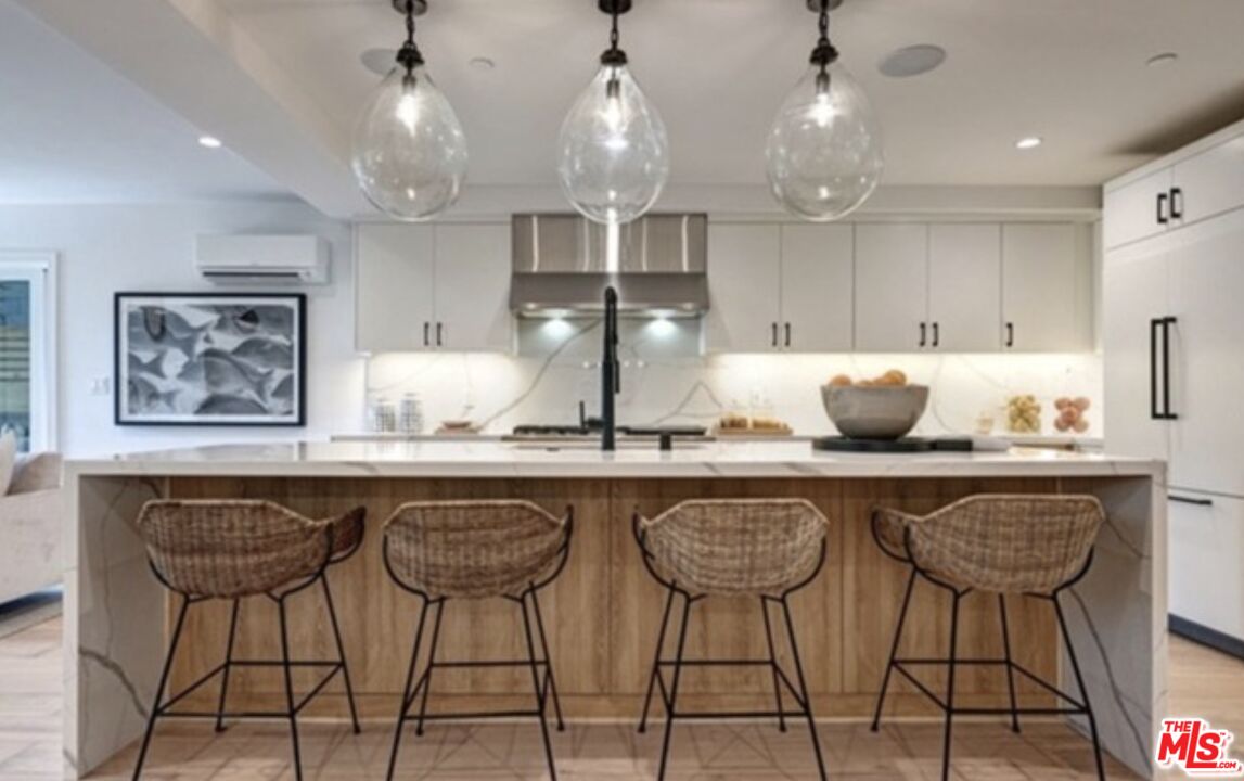 635 Santa Clara Ave Featured Photo