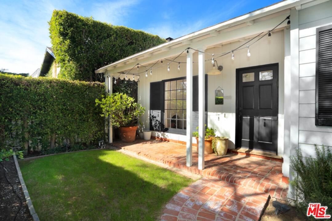8917 Ashcroft Ave Featured Photo