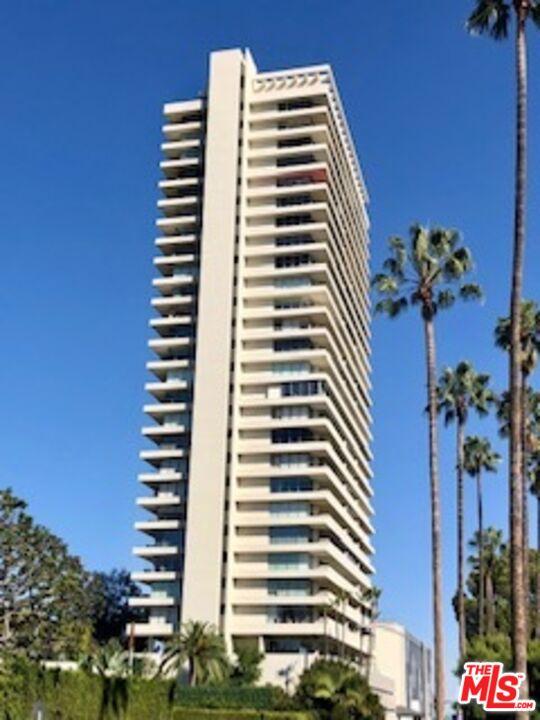 9255 Doheny Rd Featured Photo