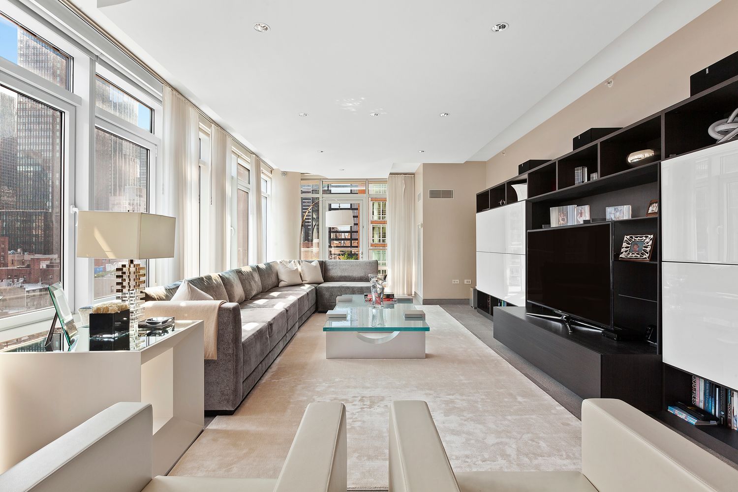 310 E 53rd Street Featured Photo