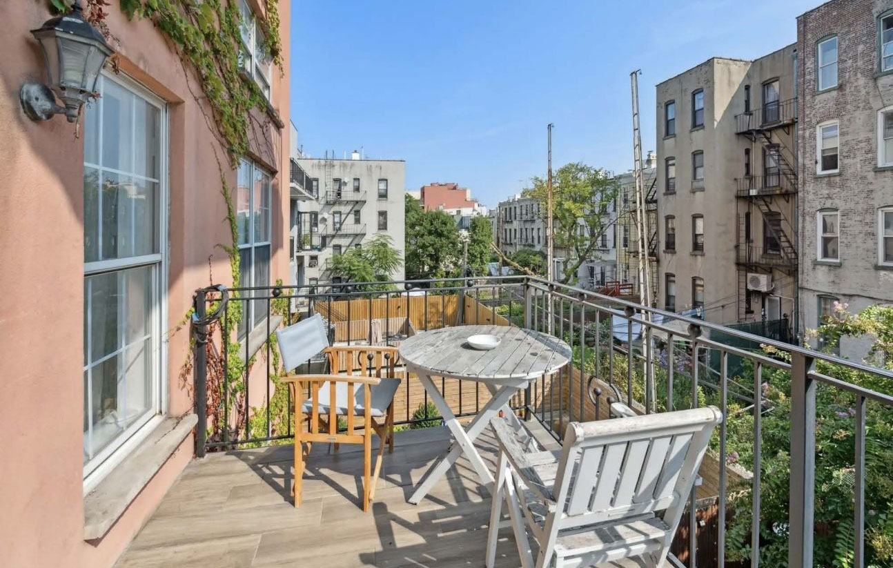 182 Huron Street Featured Photo