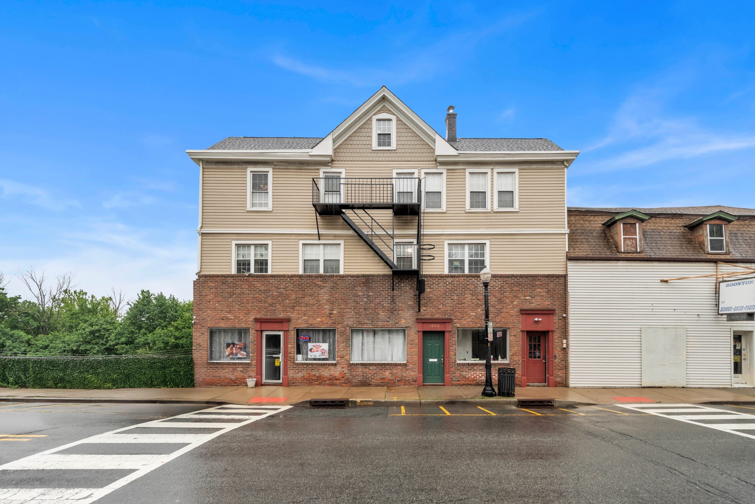 1000 Main Street Featured Photo