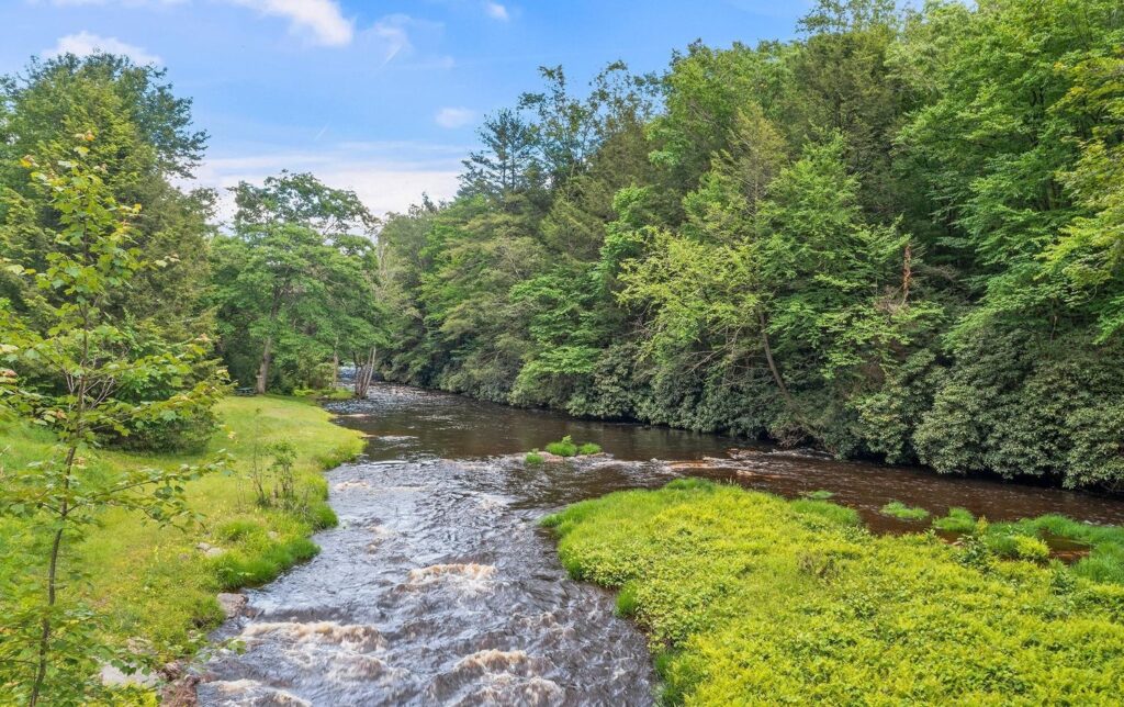 Listing Featured Photo