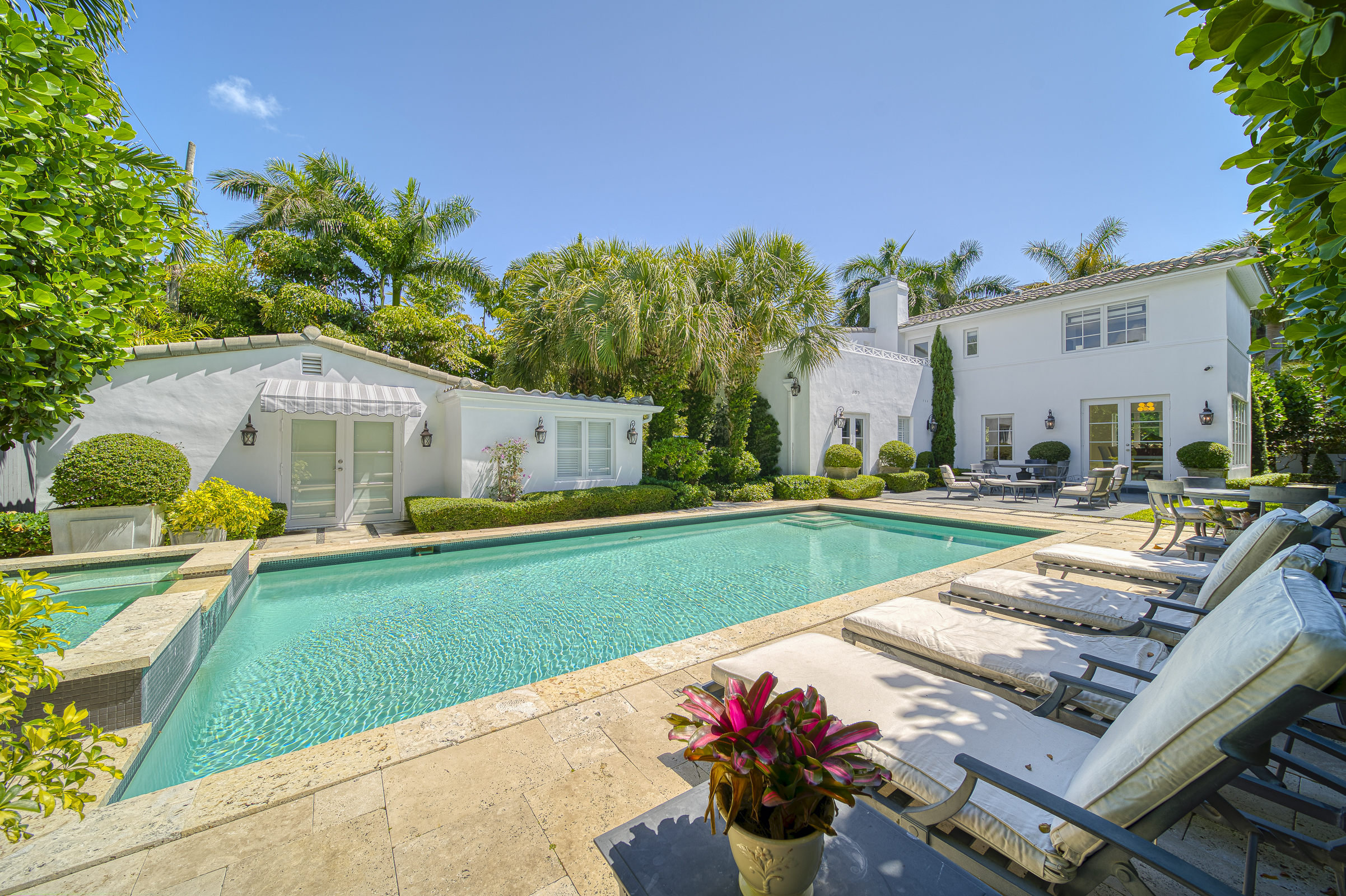 2534 Flamingo Drive Featured Photo
