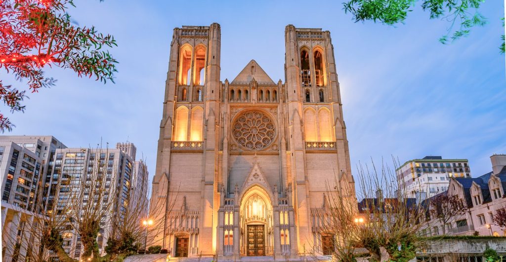 Grace Cathedral lit up at dusk