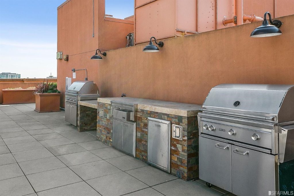 Roof deck amenities and grill at The Lansing SF