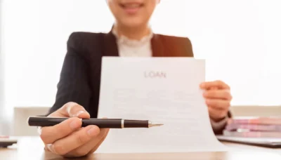 lender handing pen