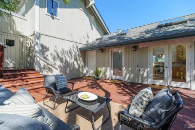 27 OAKWOOD Court